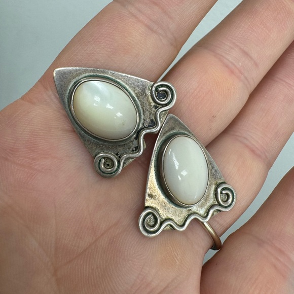Designer Barbara Sucherman 925 Sterling silver post earrings with opalite - Picture 6 of 9